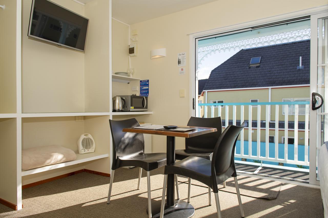 Number 6 Motel 3*